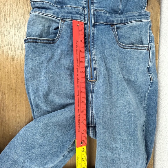 We The Free Crvy Denim Jumpsuit Light Wash Tie Back Zip Front Womens Size 2 - Picture 13 of 16